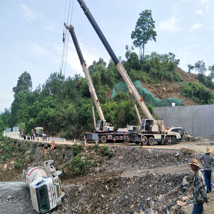 寿光汽车掉沟里叫吊车救援要多少钱